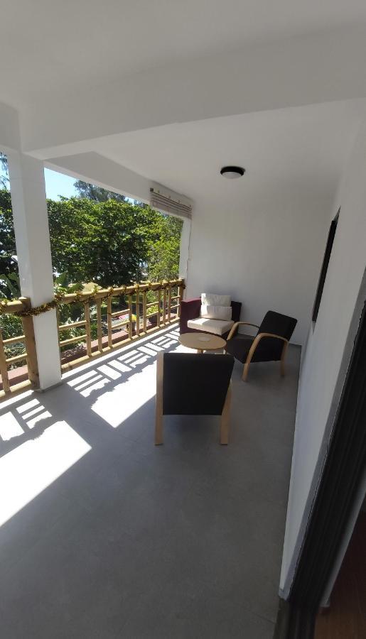 Residence Au Bout Du Morne 르몬 외부 사진