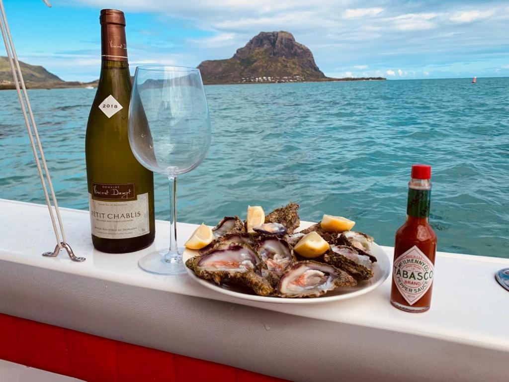 Residence Au Bout Du Morne 르몬 외부 사진